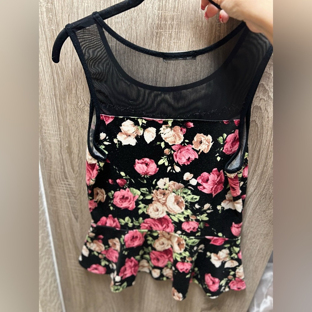Agaci very cute top with mesh shoulder/neck